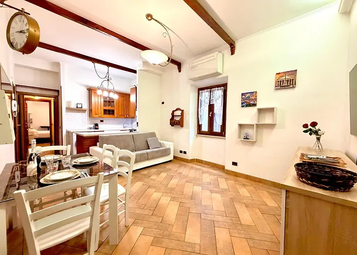 Monti - 5 Minute Walk To Colosseum & Metro Апартаменты Рим